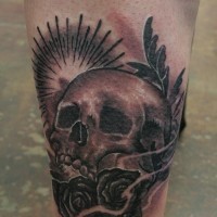 Skull and roses tattoo on the foot by jesserix