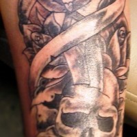 Skull witn roses forearm tattoo