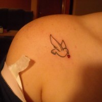 piccolo uccellino con cuore rosso tatuaggio