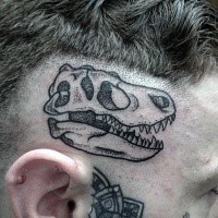 Kleiner schwarzer lustig aussehender Dinosaurierschädel Tattoo am Kopf