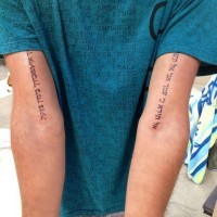 Tatuajes en los brazos, 
 inscripciones hebreas simples