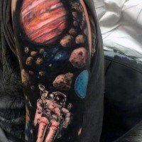 eccezionale spazio con pianeta uomo astronauta tatuaggio a mezza manica