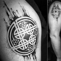 Spectacular looking black ink shoulder tattoo of Celtic knots