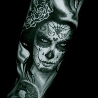 spaventosa santa muerte ragazza tatuaggio