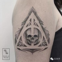 Stippling style cool looking shoulder tattoo of human skull stylized with geometrical figure