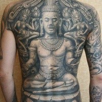 Mauerwerkstil kleinteiliger tinteschwarzer Ganzerücken Tattoo der altertürmlichen Statue
