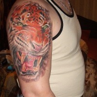 Tatuaje en el hombro, tigre fantástico salvaje 3D