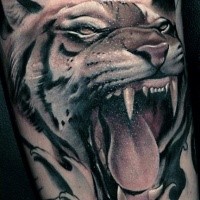 Atemberaubendes im 3D Stil farbiges Unterarm Tattoo mit Tigerkopf