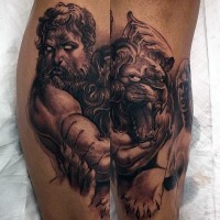 Tatuaje en la pierna, hombre intrepido que  lucha contra el león furioso