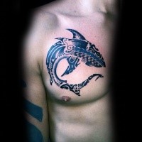 Atemberaubend gemaltes farbiges Brust Tattoo von Hai mit Ornamenten