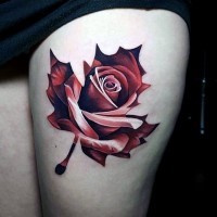 Stilisiert mit Rosenahornblatt farbiges detailliertes Oberschenkel Tattoo