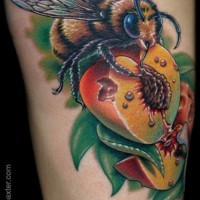 Super 3D realistic naturally colored bee sitting on juicy peach colorful tattoo