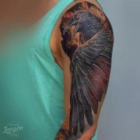 Super colored shoulder tattoo of realistic crow