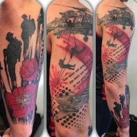 Tatuaje en el brazo, estilo militar con helicóptero y soldados