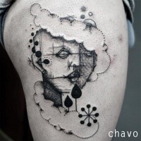 Im surrealistischen Stil schwarzes Oberschenkel Tattoo von Porträt  des Menschen mit Symbolen
