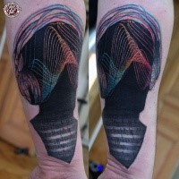 Surrealistischer Stil farbiges Unterarm Tattoo mit menschlichem Portrait