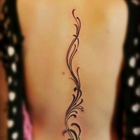 Tatuaje para la columna vertebral, 
tallo fino elegante, tinta negra