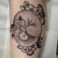 Sweet painted big black ink sleeping fox with mouse tattoo on leg
