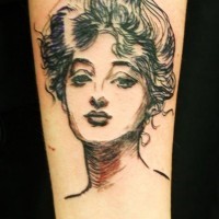 Süß gemaltes im  Vintage-Stil farbiges Porträt der Frau Tattoo am Arm