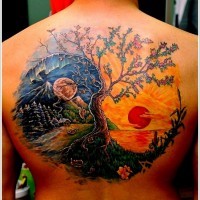 Tatuaje en la espalda, naturaleza hermosa