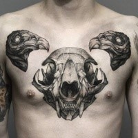 Tatuagem de peito colorido estilo simétrico de vários crânios de animais