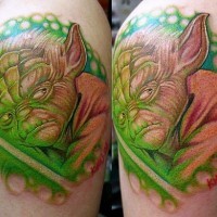 Le tatouage 3D de master Yoda en couleur