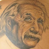 Foto des Einsteins auf Tattoo