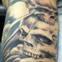 Tatuaje blanco y negro Los cráneos