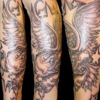 Muy realístico tatuaje 3D águila con estrellas