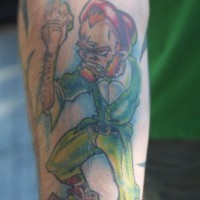 brutttissimo leprechaun verde sul bracco tatuaggio