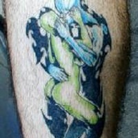 Tatuaje de color Beso de humanoides
