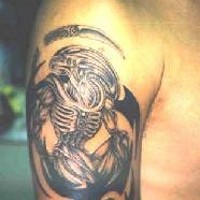 Humanoid xenomorph art tattoo