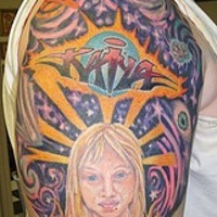 spazzio esterno ritratto stilizzato tatuaggio colorato