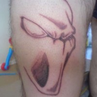 Tattoo von Alien im Helm auf dem Bein