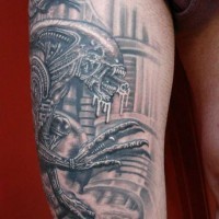 Tatuaje blanco y negro Xenomorph alienígena