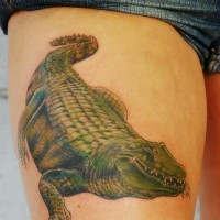 Realistic alligator coloured tattoo on hip