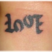Ambigram Wort Liebe Tattoo