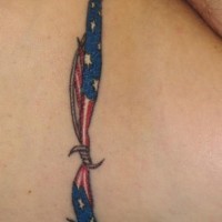 Tatuaje de brazalete de alambre de púas américano.