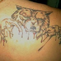 Lupo nero tatuato
