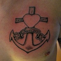 Le tatouage d'ancre avec un croix et un cœur