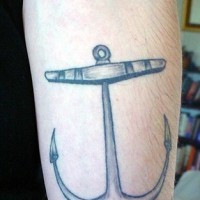 Tatuaje en el brazo Ancla antigua