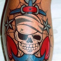 Le tatouage de marin mort de vielle école sur le pied