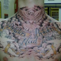 Cherubim in den Wolken mit Taube an ganzer Brust Tattoo