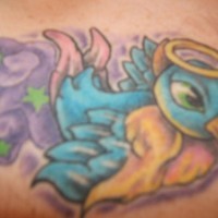 Un oiseau bleu avec un nimbe tatouage coloré