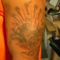 Nomi dei Santi Arcangeli tatuati sul braccio