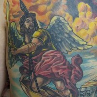 Tatuaggio colorato L’Arcangelo Gabriele è nella classica posa