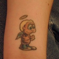 Cartoonisher Engel Tattoo in Farbe