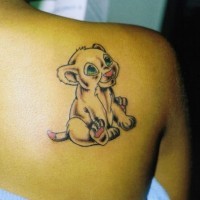Petit loin Simba le tatouage