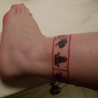 Kettchen Tattoo in der Knöchelgegend