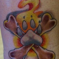 Tattoo vom Hundespur in der Knöchelgegend